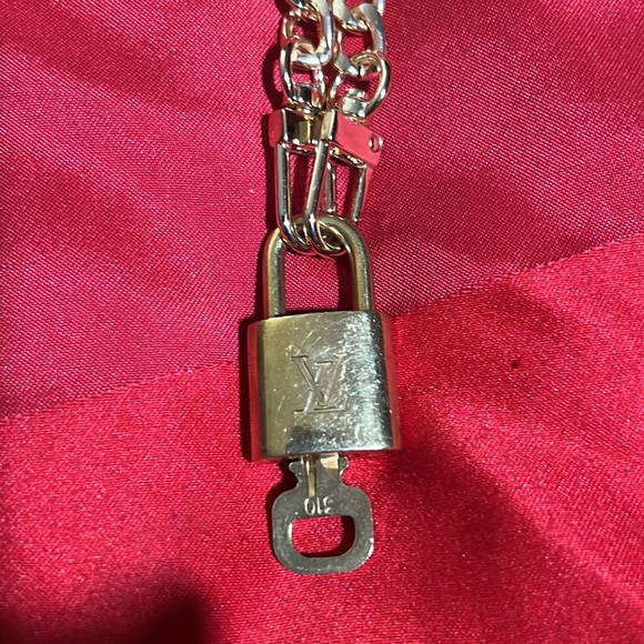 - Choker with authentic lock and key with unbranded chain - Picture 2 of 4